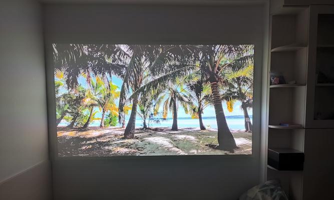 如何选择一款适合客厅使用的投影仪？（寻找高品质影音体验的关键在哪里）