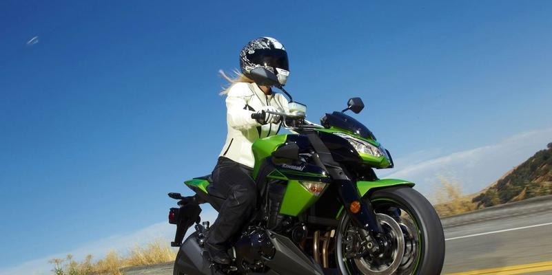 全面解析KawasakiZ1000（揭秘Z1000独特魅力，带你领略极速与激情的融合之美）