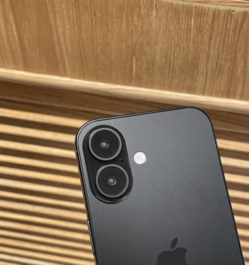 iPhoneX的全面评估（颠覆性的设计和创新功能的完美结合）